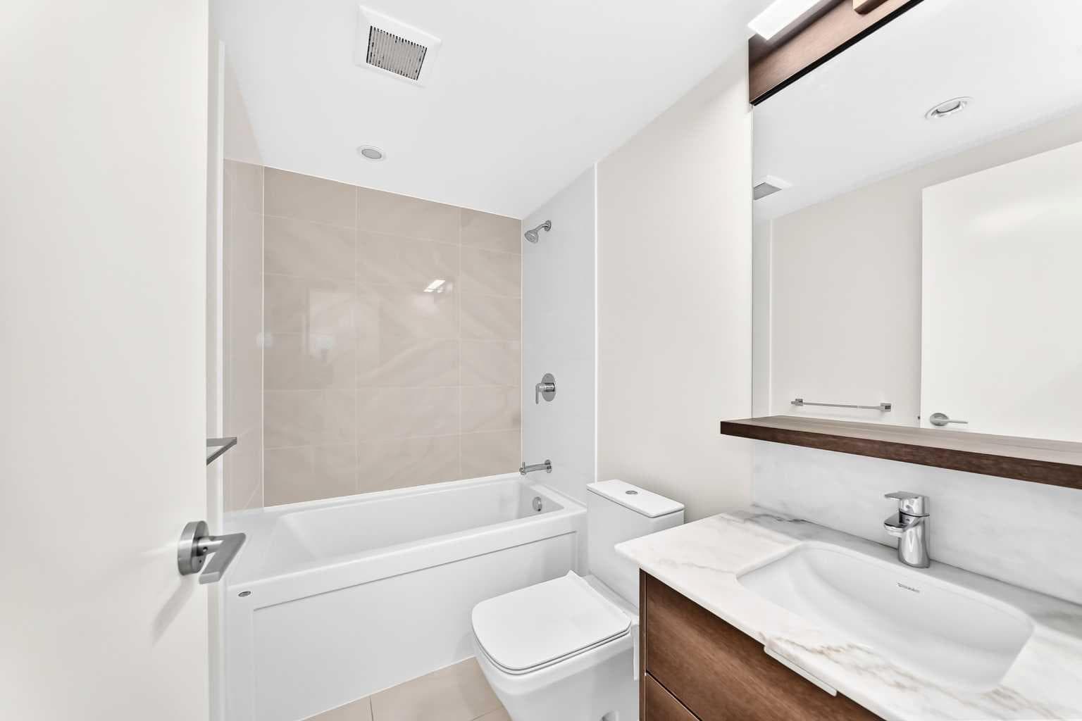 803, 118 Waterfront Court SW