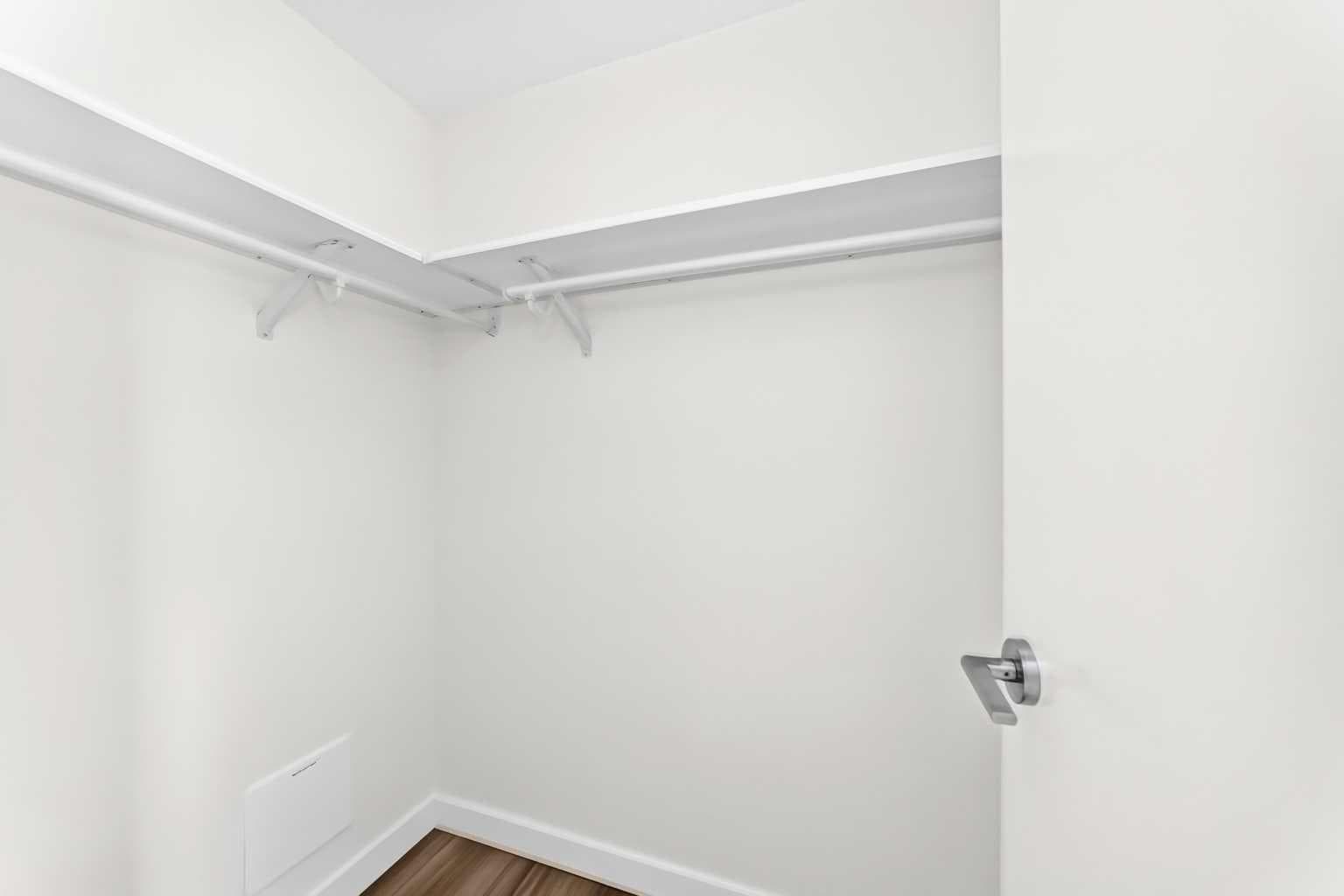 803, 118 Waterfront Court SW
