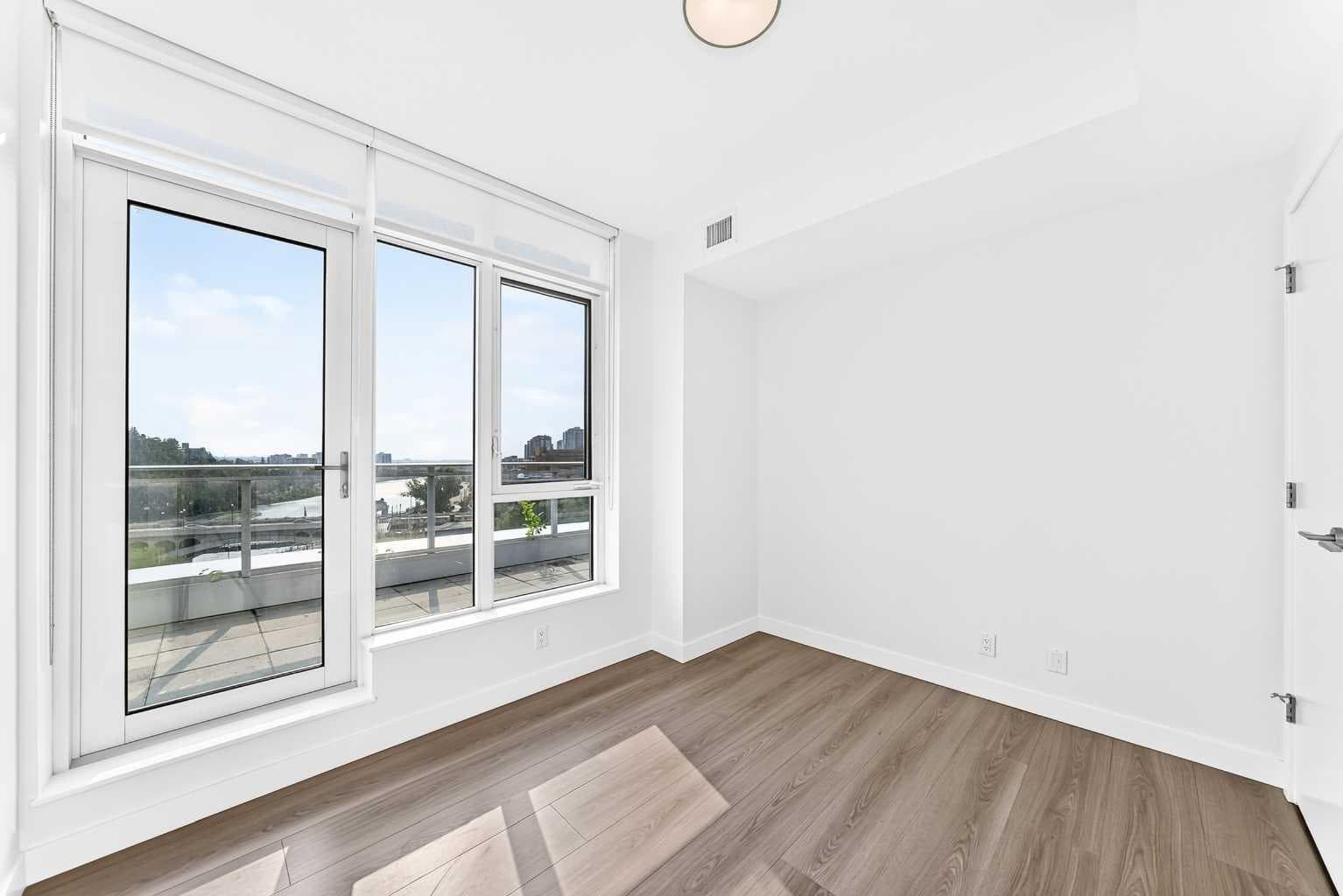803, 118 Waterfront Court SW