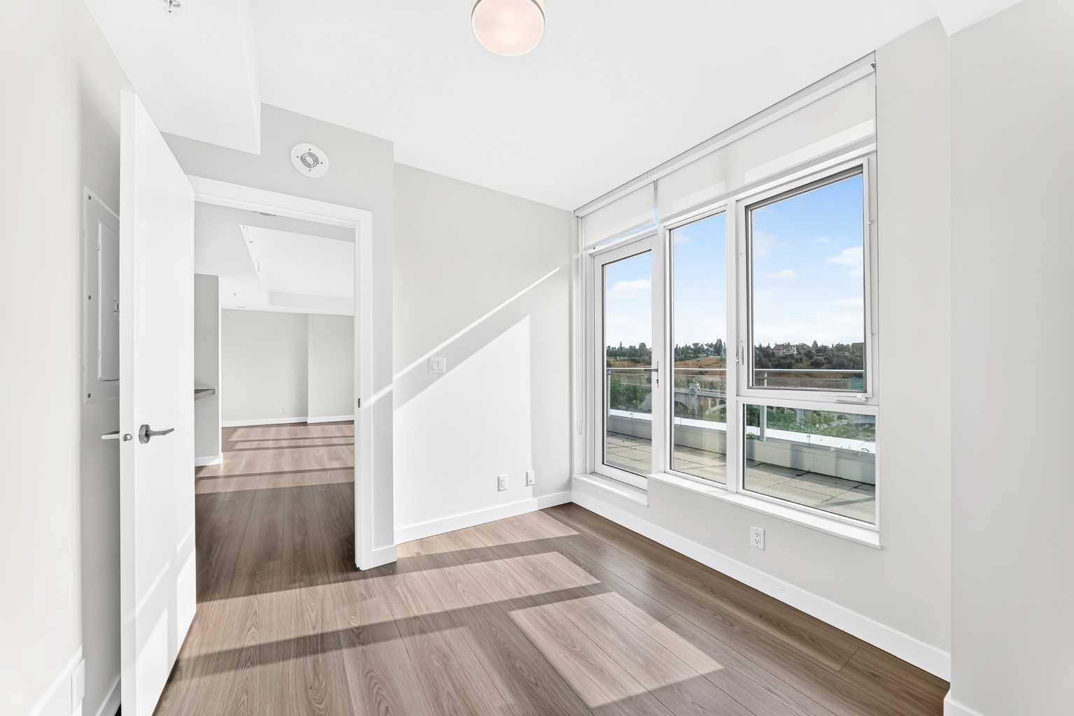 803, 118 Waterfront Court SW