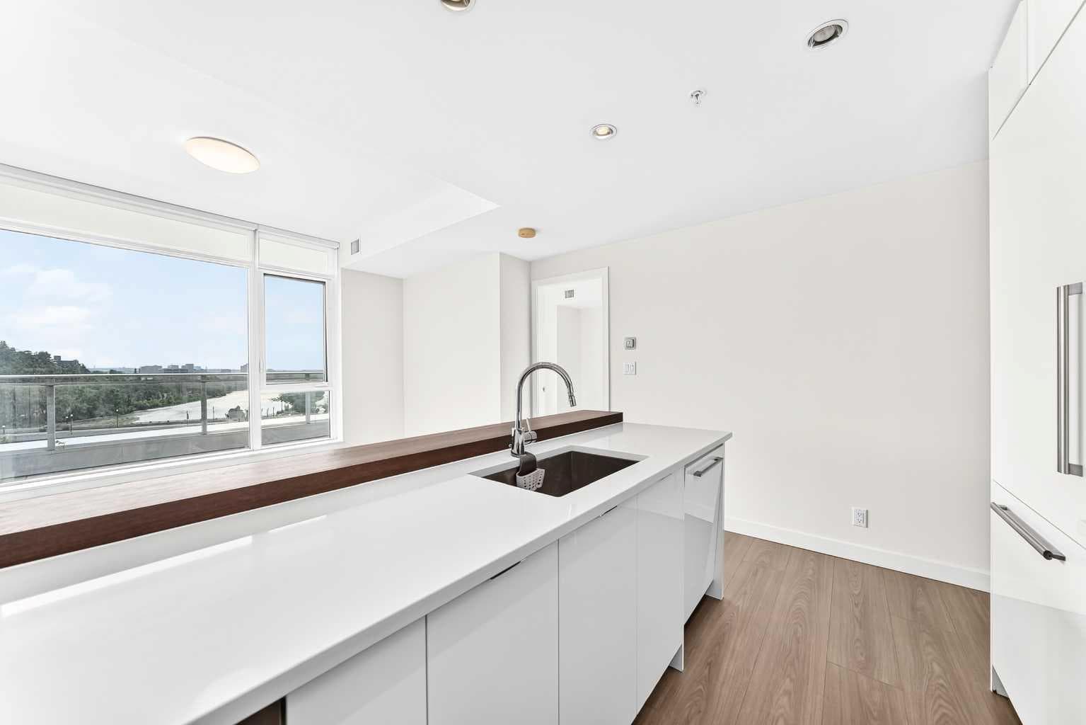 803, 118 Waterfront Court SW