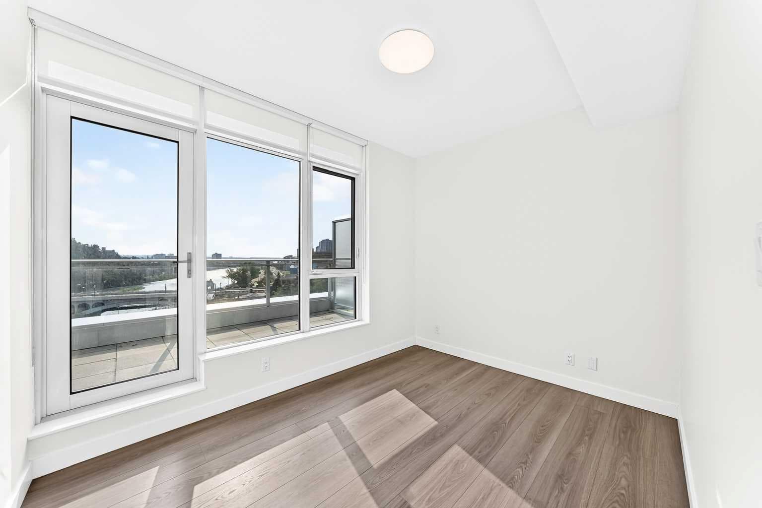 803, 118 Waterfront Court SW