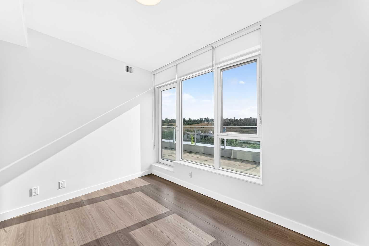 803, 118 Waterfront Court SW