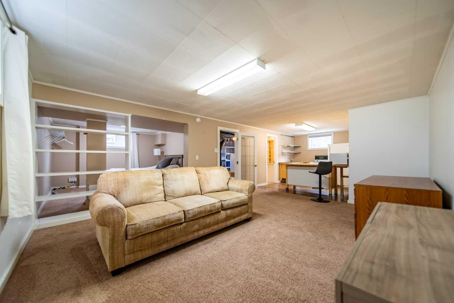 84 Waterloo Drive SW