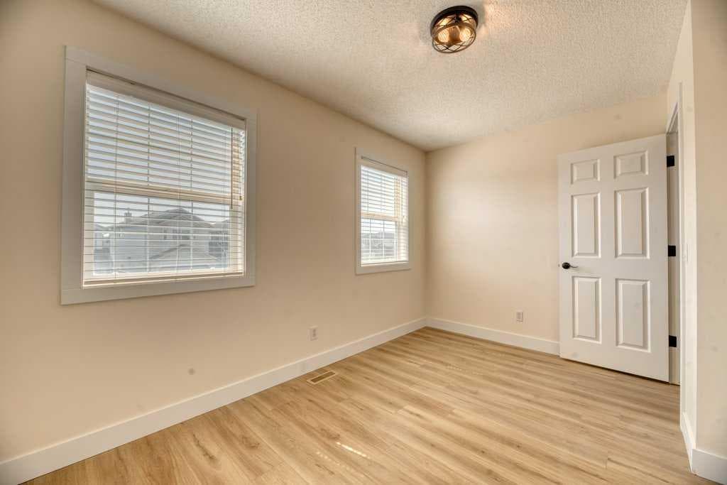 20 Taracove Crescent NE