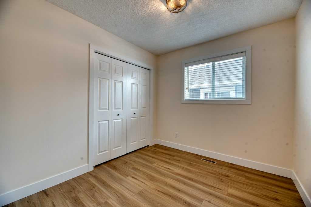 20 Taracove Crescent NE