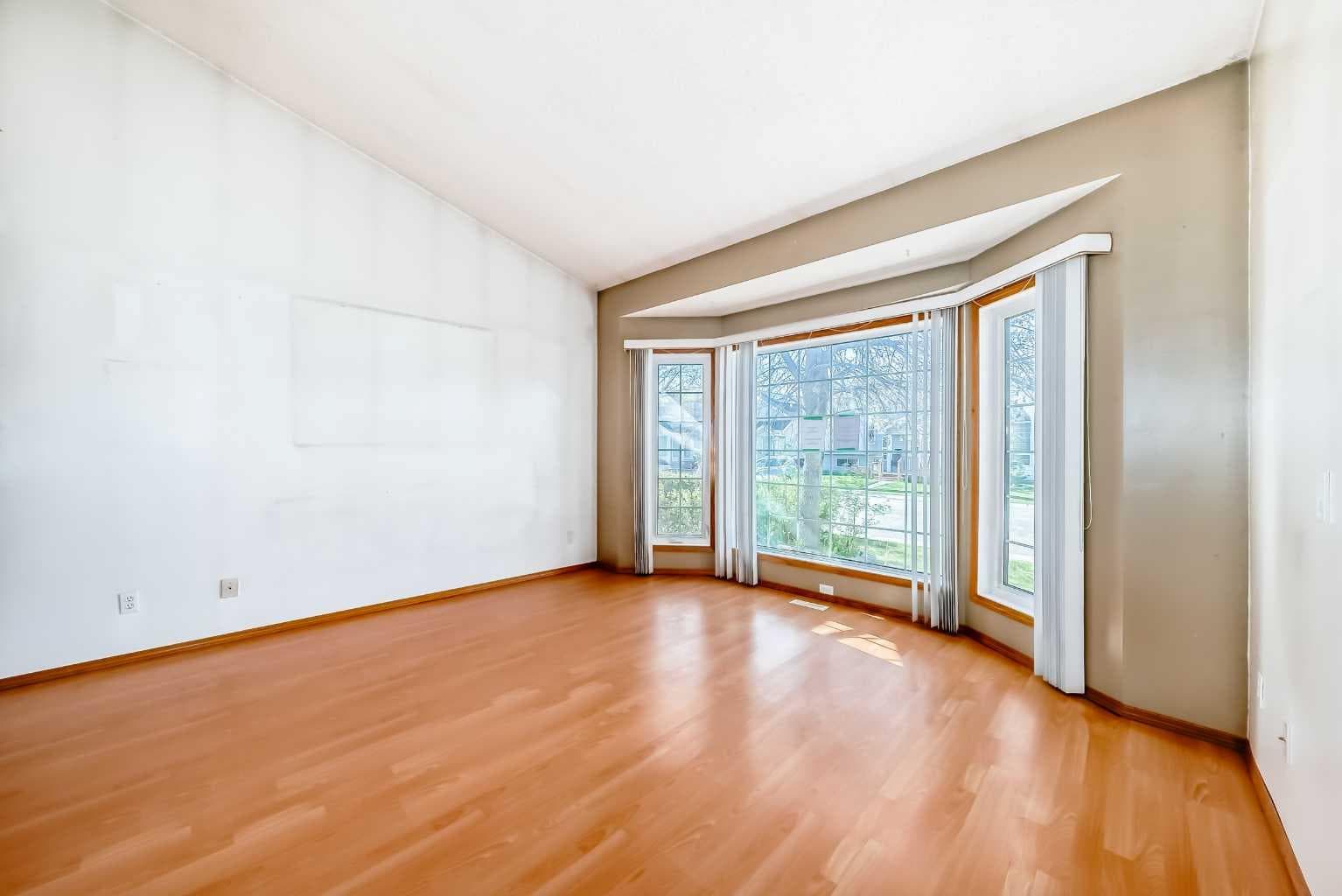 243 Erin Meadow Close 