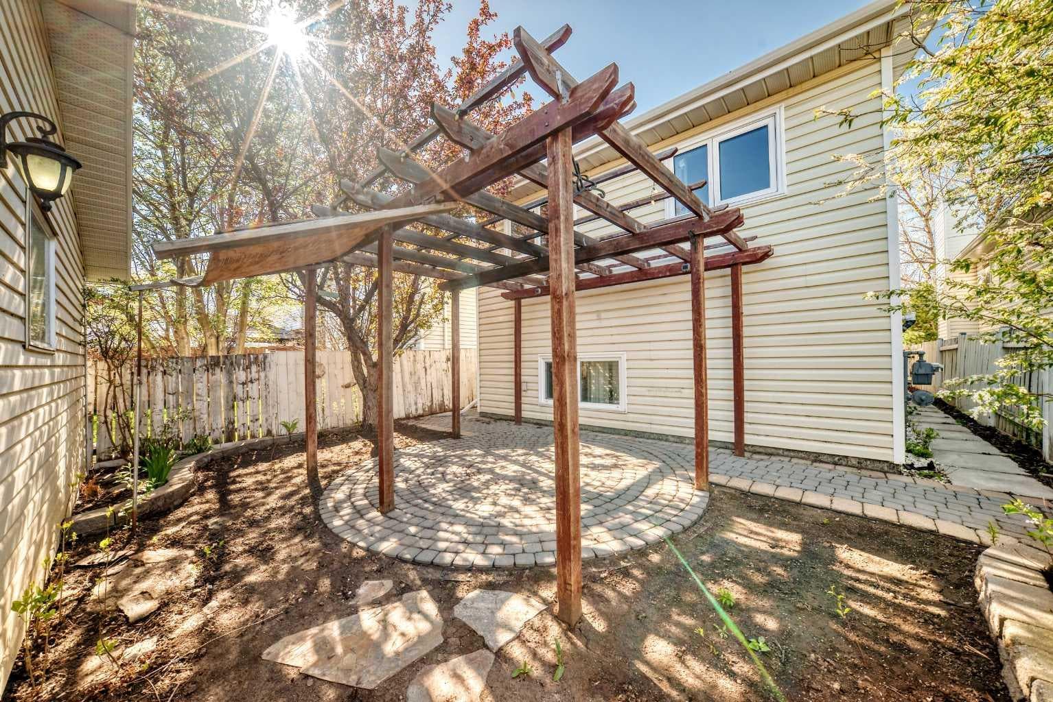 243 Erin Meadow Close 