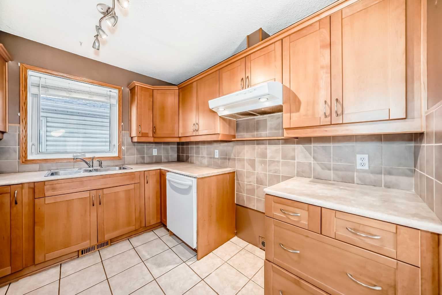 243 Erin Meadow Close 