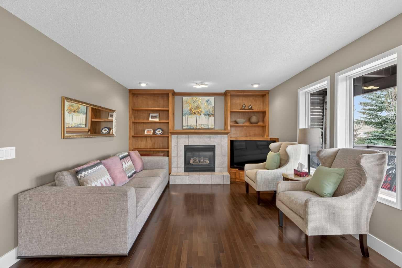111 Valley Ponds Crescent NW
