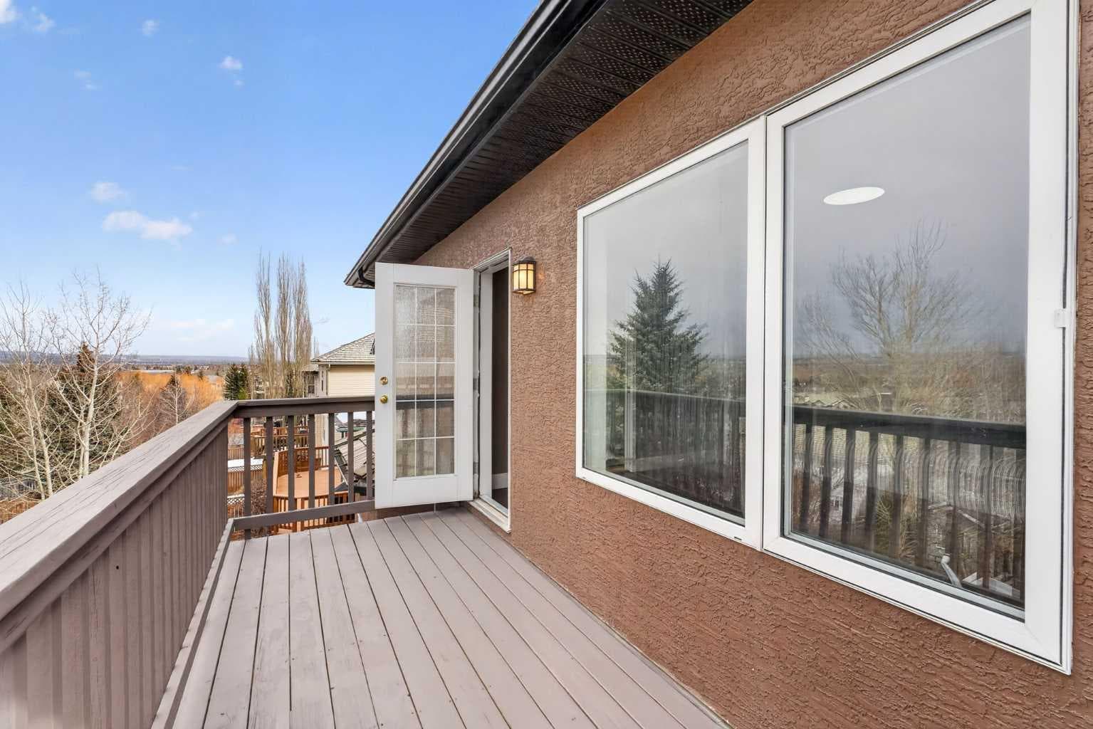 111 Valley Ponds Crescent NW