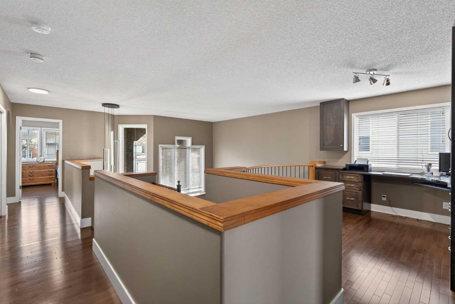 111 Valley Ponds Crescent NW