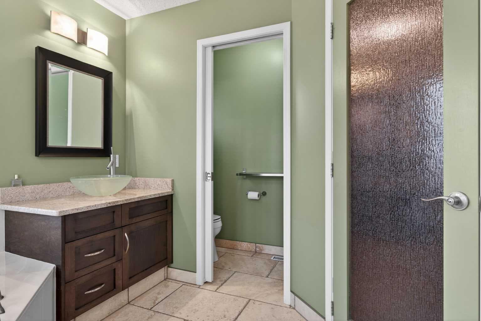 111 Valley Ponds Crescent NW