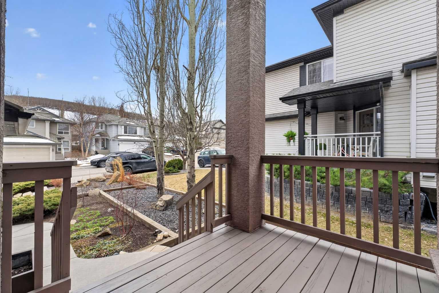 111 Valley Ponds Crescent NW