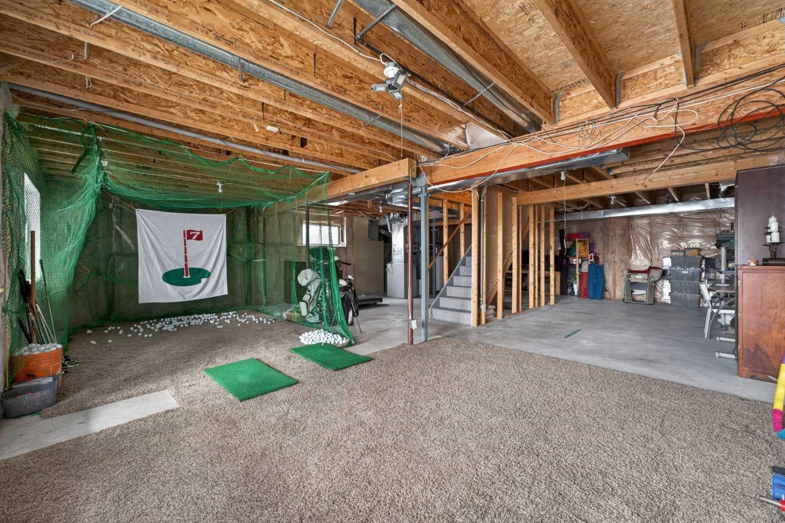 111 Valley Ponds Crescent NW