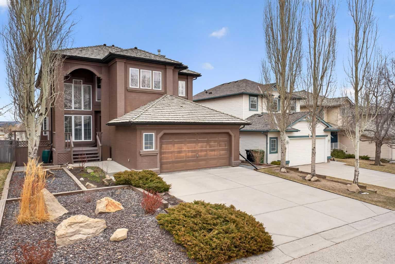 111 Valley Ponds Crescent NW