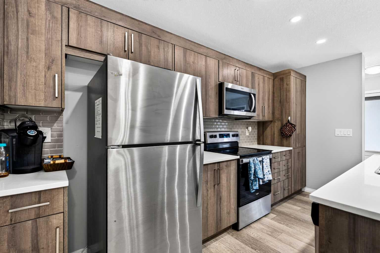 30 Yorkville Boulevard SW