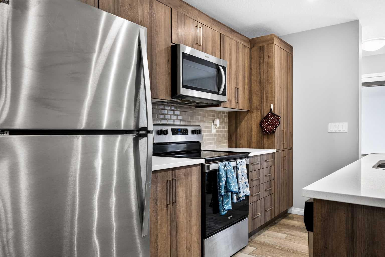 30 Yorkville Boulevard SW