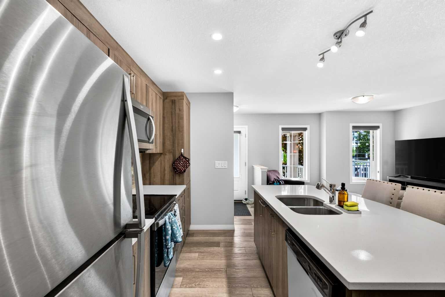 30 Yorkville Boulevard SW