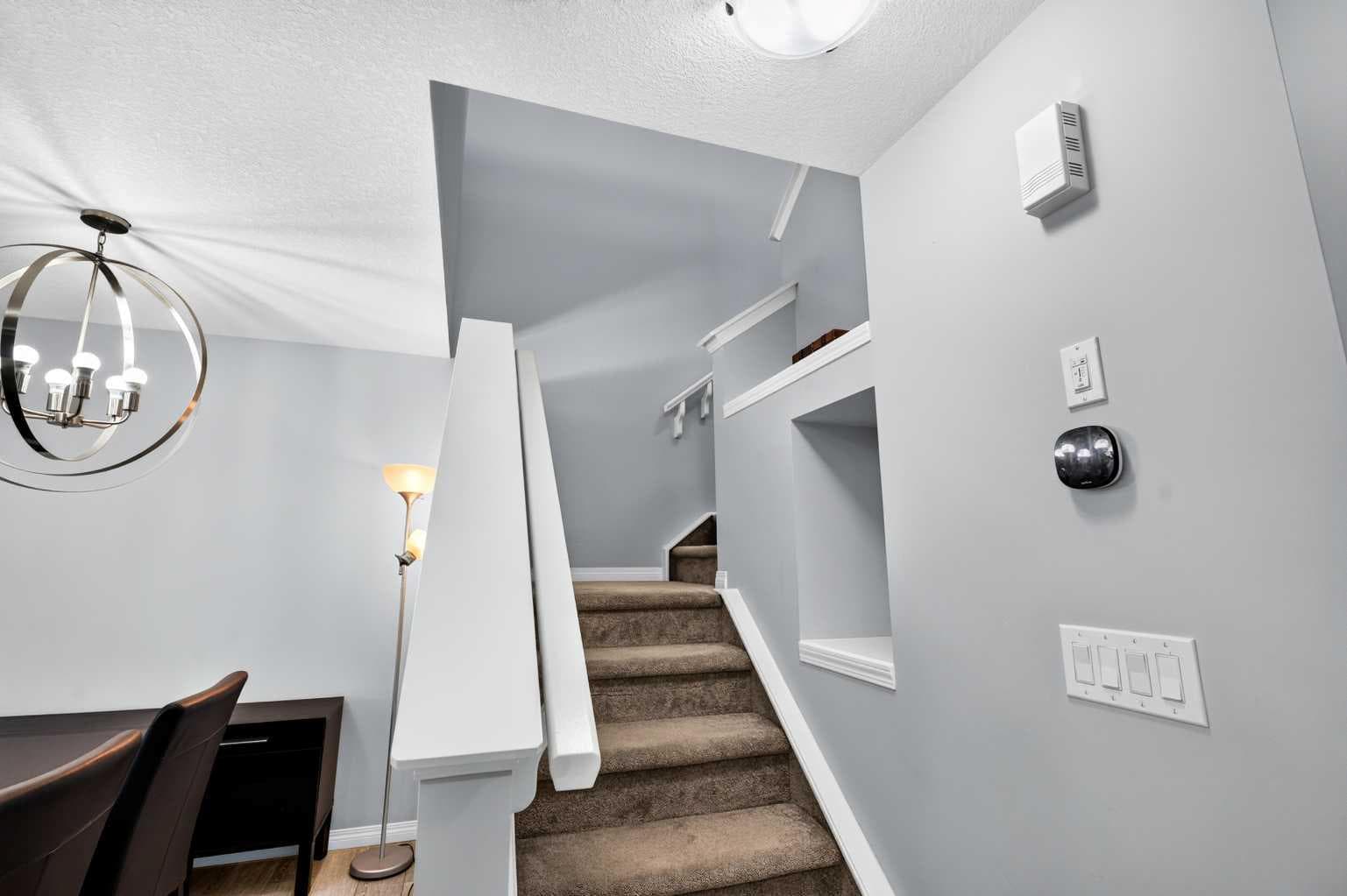 30 Yorkville Boulevard SW