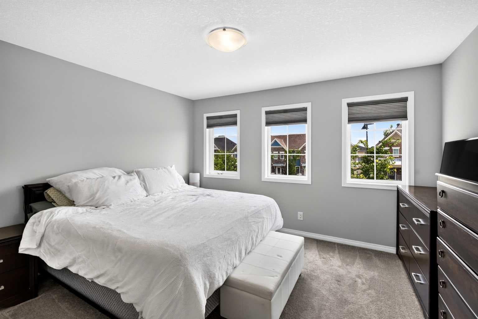 30 Yorkville Boulevard SW