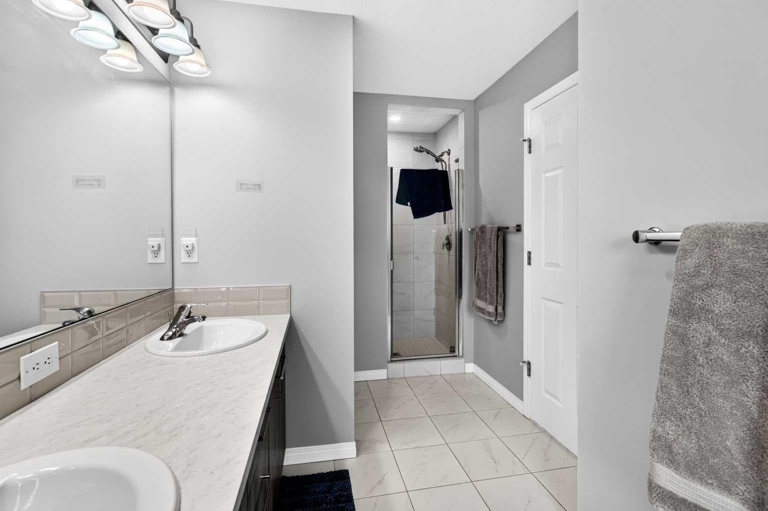30 Yorkville Boulevard SW