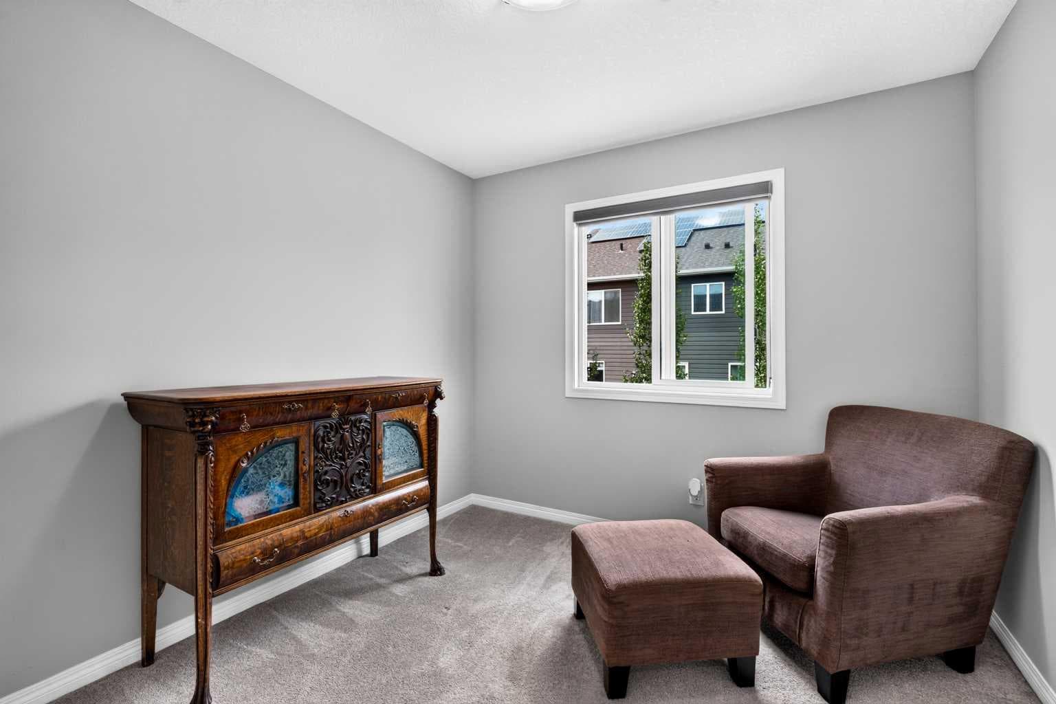 30 Yorkville Boulevard SW