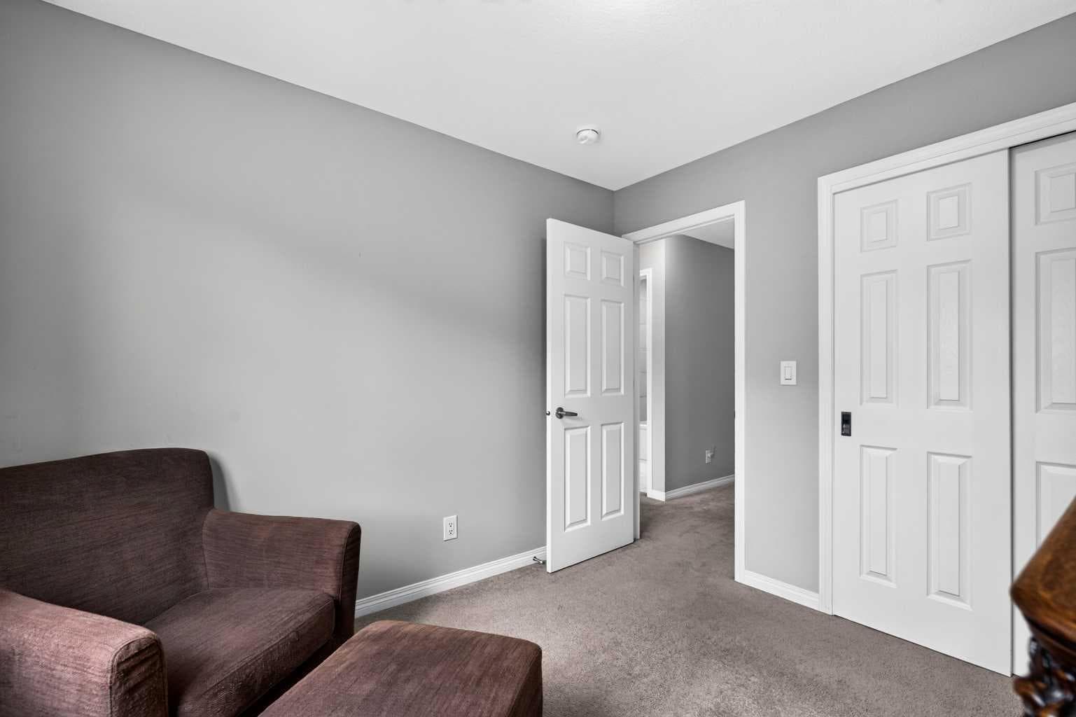 30 Yorkville Boulevard SW