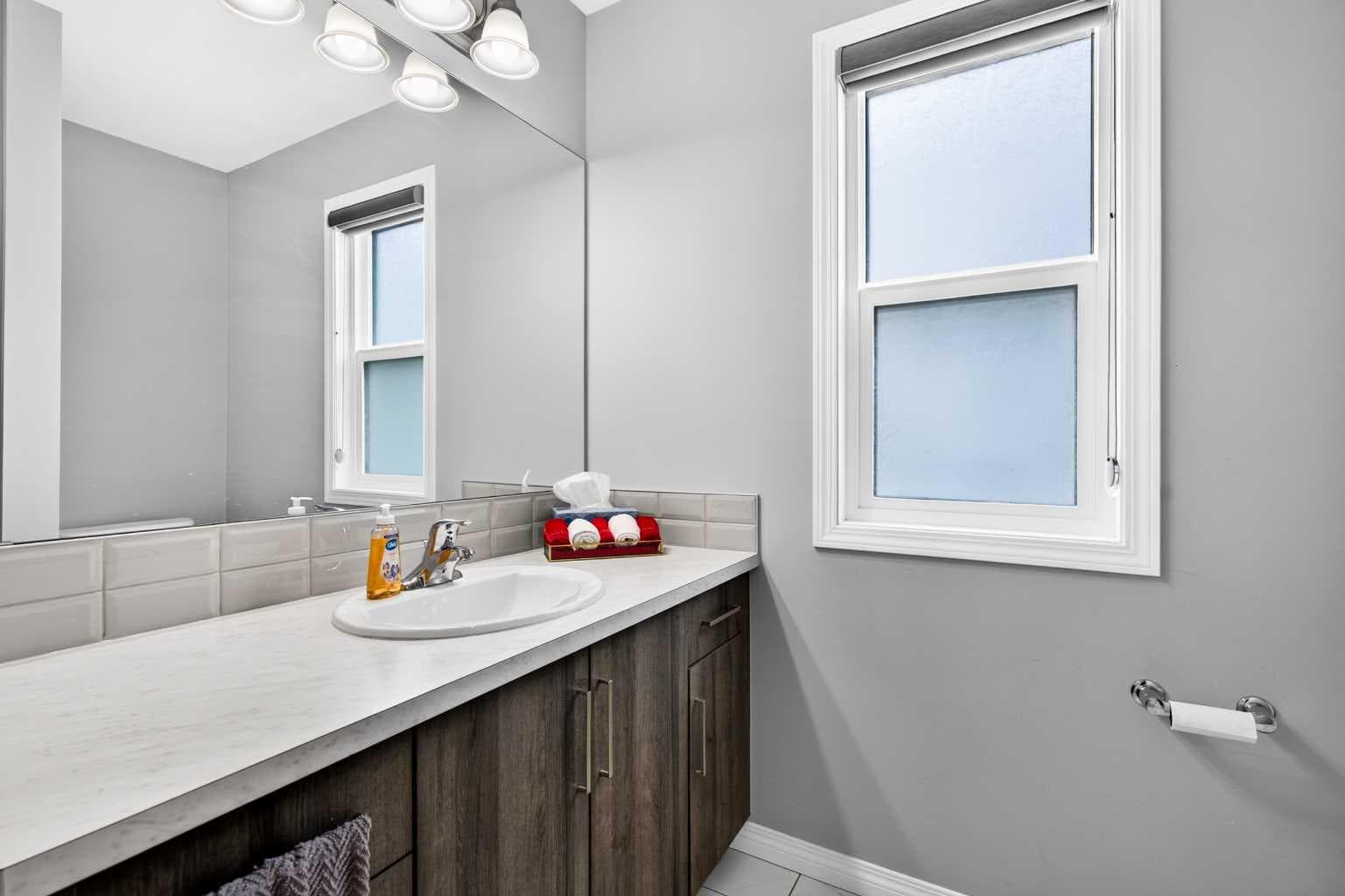 30 Yorkville Boulevard SW