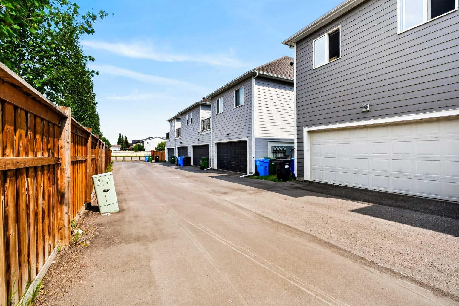 30 Yorkville Boulevard SW