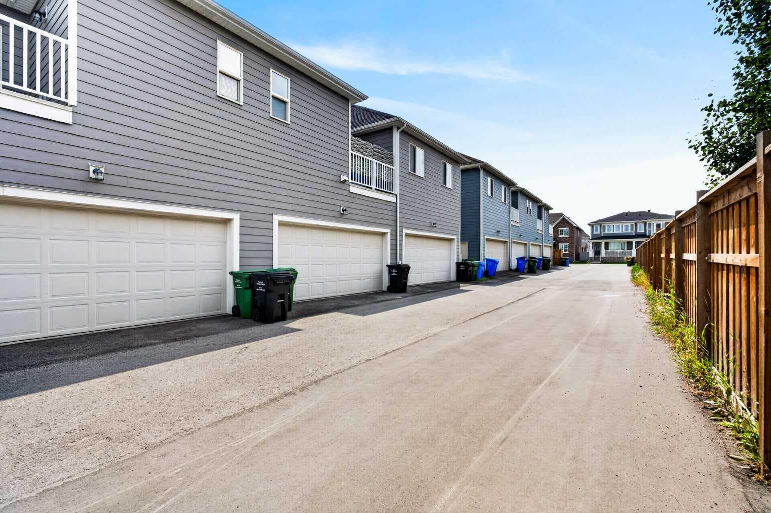 30 Yorkville Boulevard SW