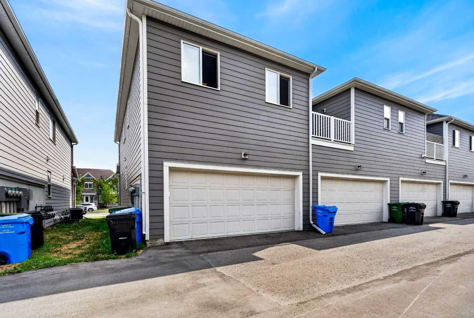 30 Yorkville Boulevard SW