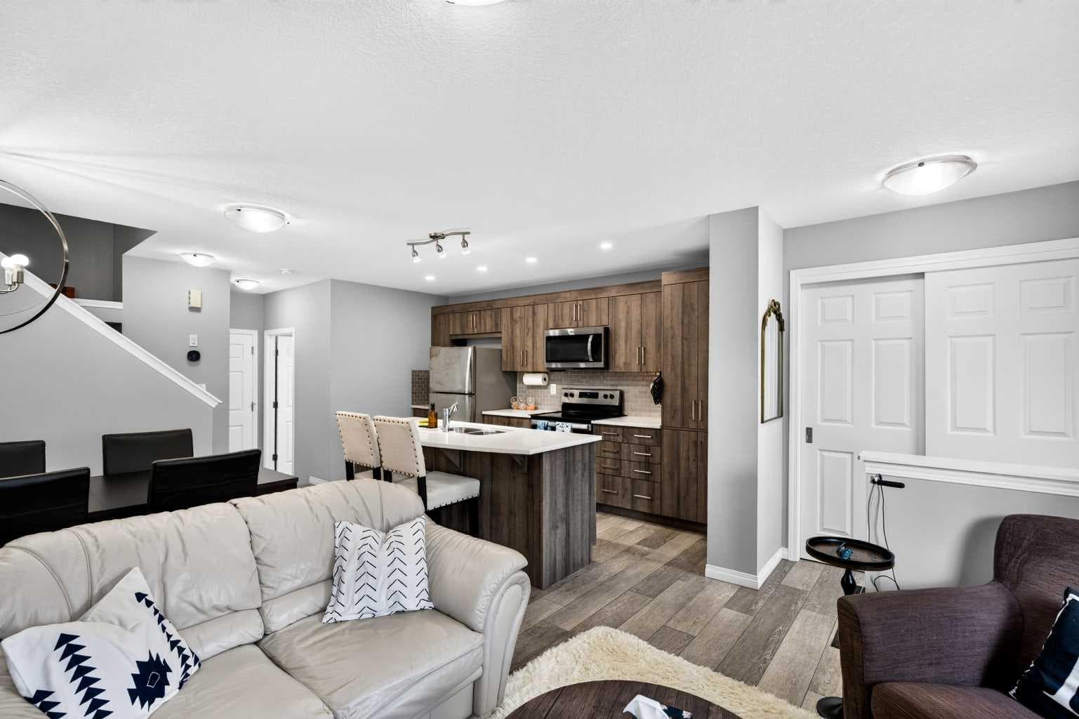 30 Yorkville Boulevard SW