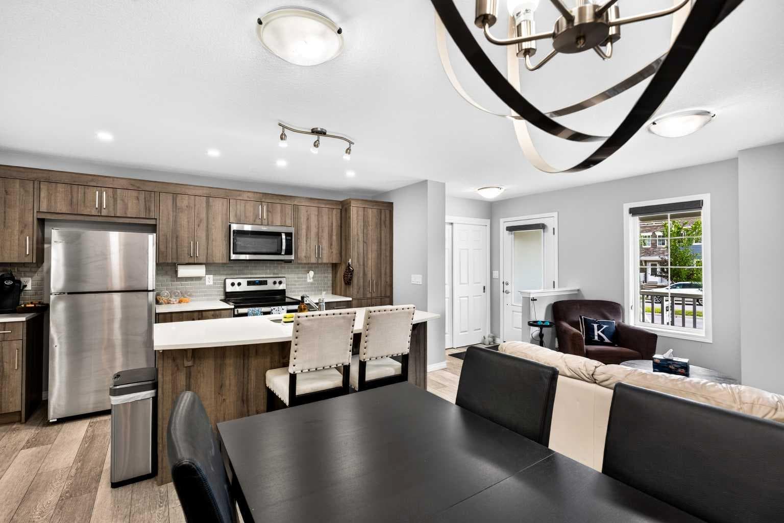 30 Yorkville Boulevard SW