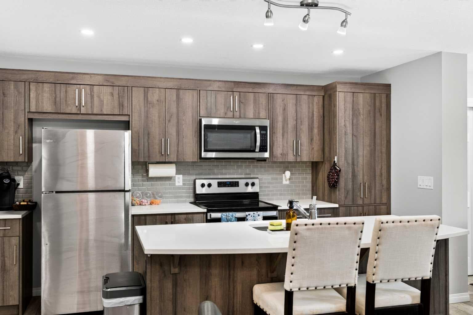 30 Yorkville Boulevard SW