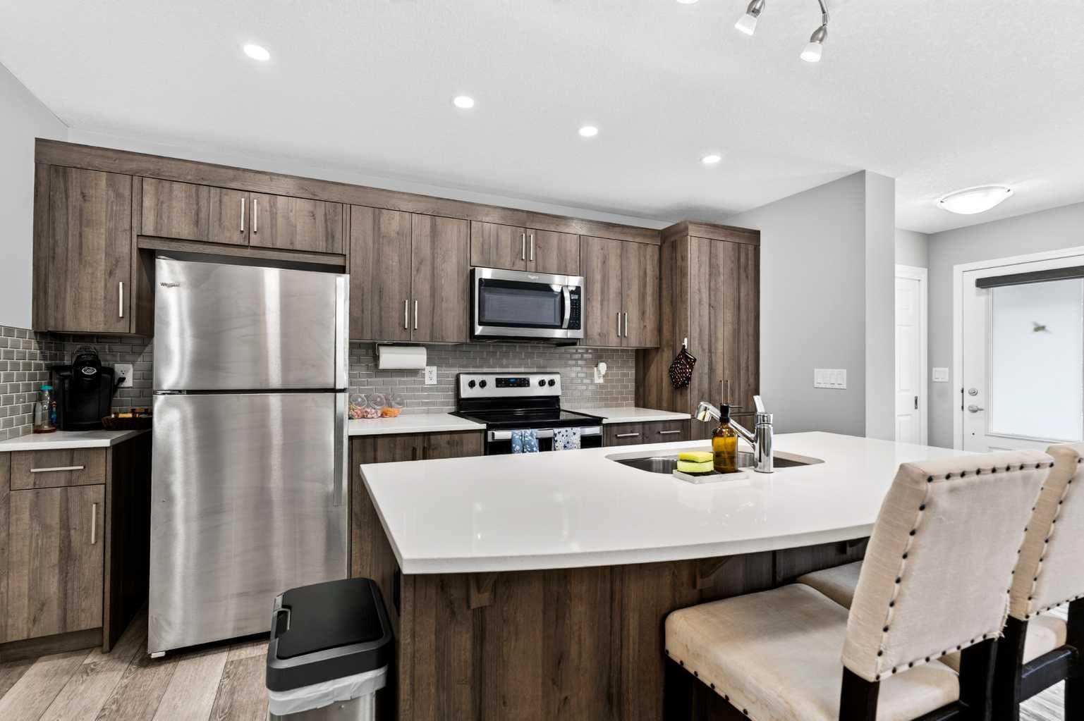 30 Yorkville Boulevard SW