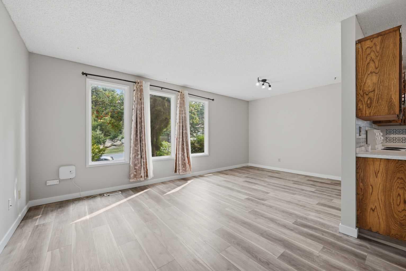 228 Berwick Drive NW