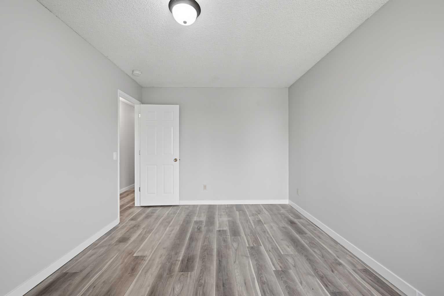 228 Berwick Drive NW