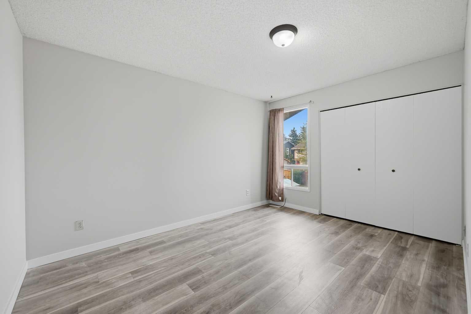 228 Berwick Drive NW