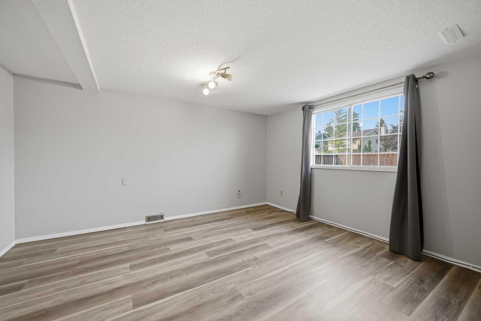 228 Berwick Drive NW