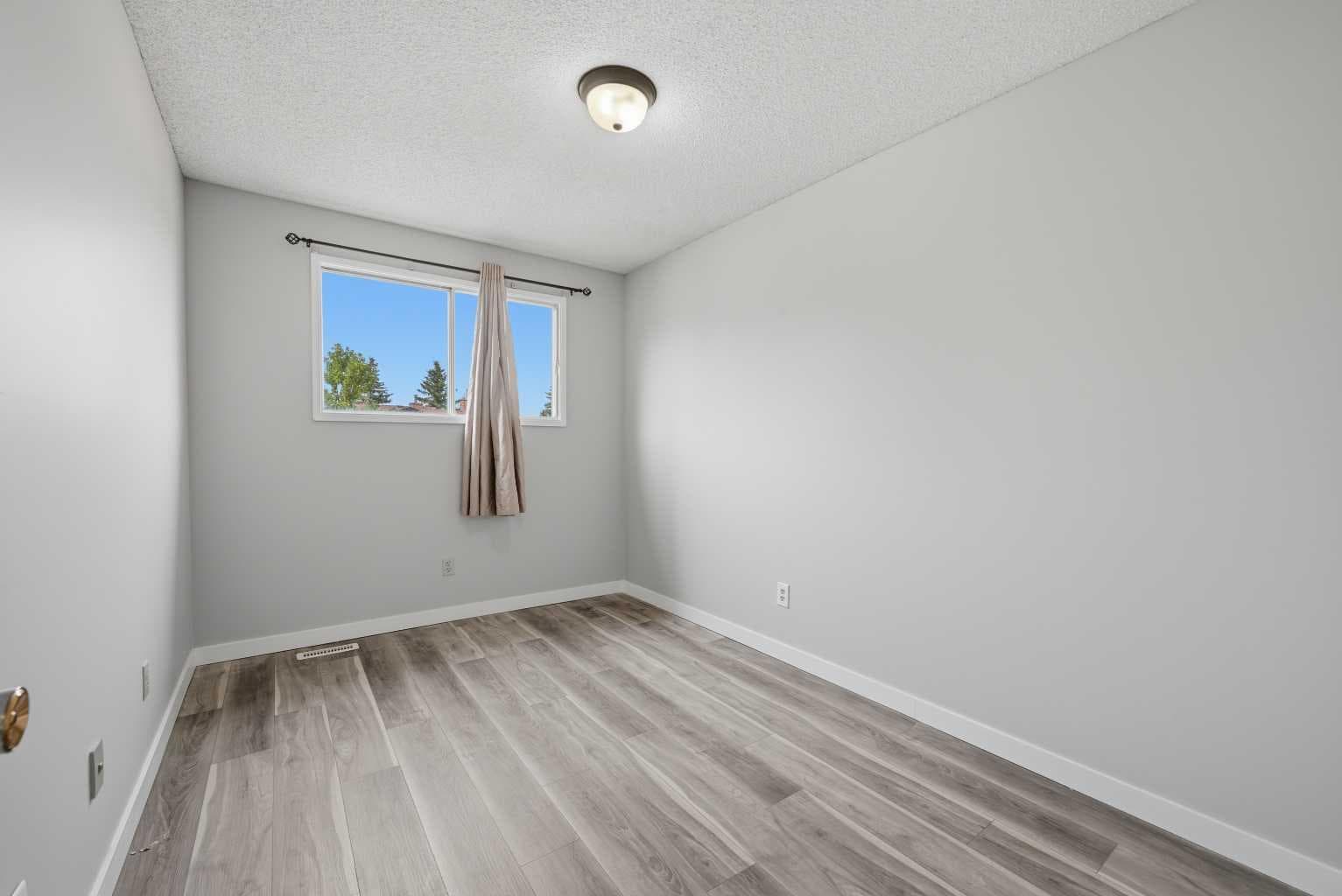 228 Berwick Drive NW