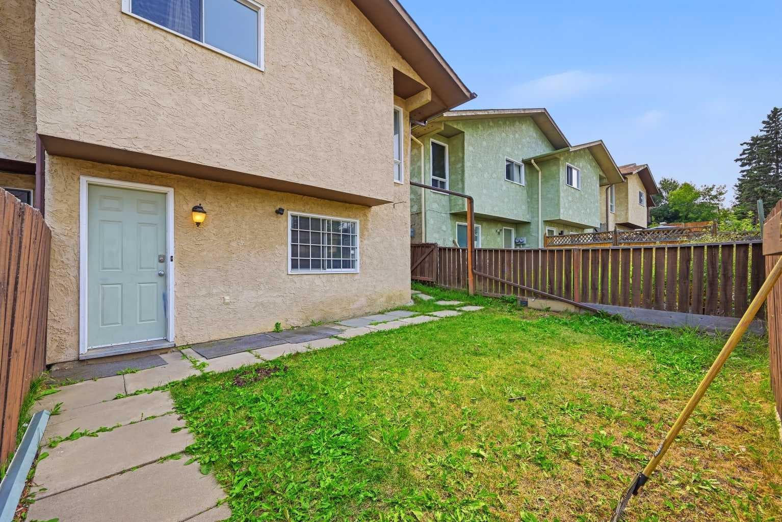 228 Berwick Drive NW