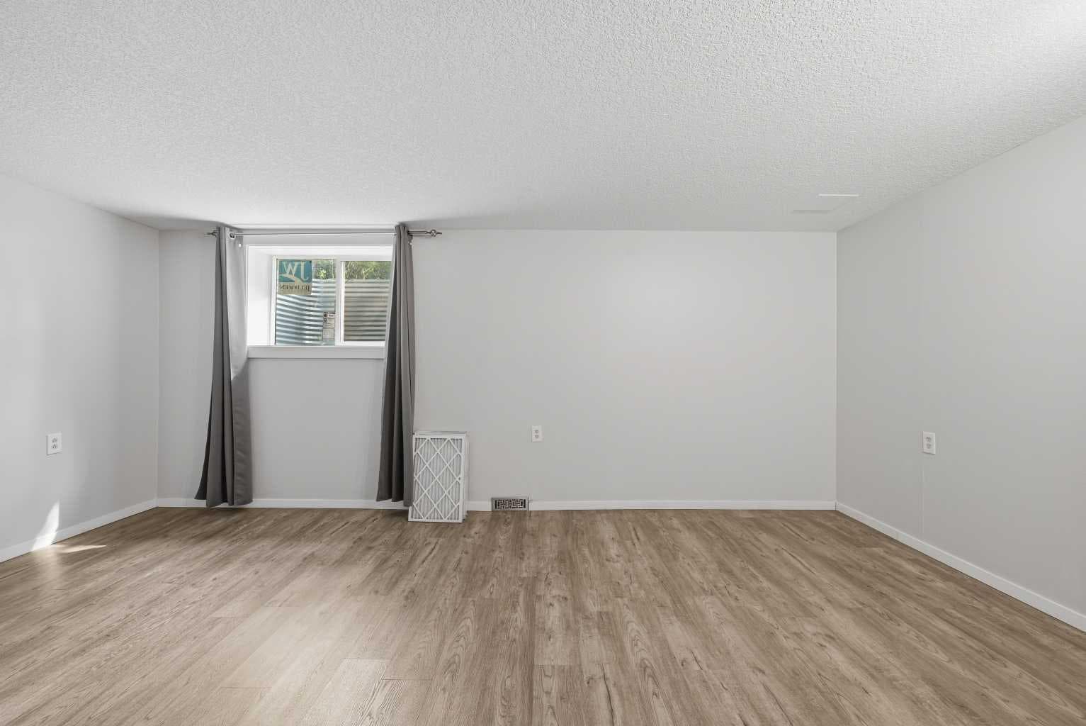 228 Berwick Drive NW