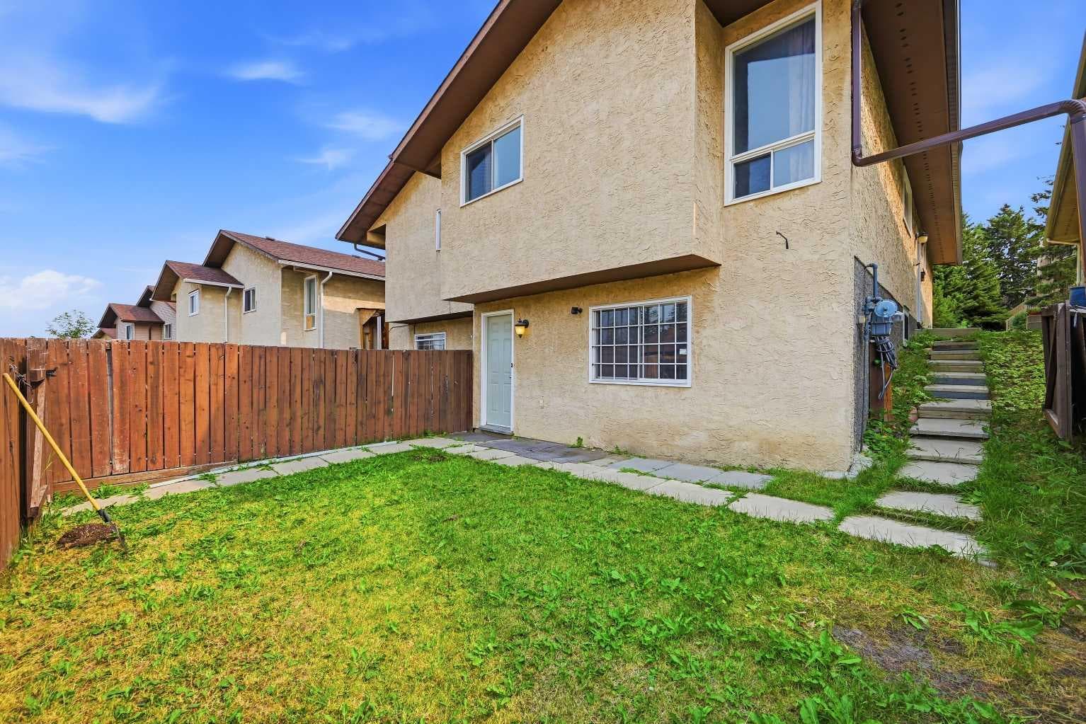 228 Berwick Drive NW