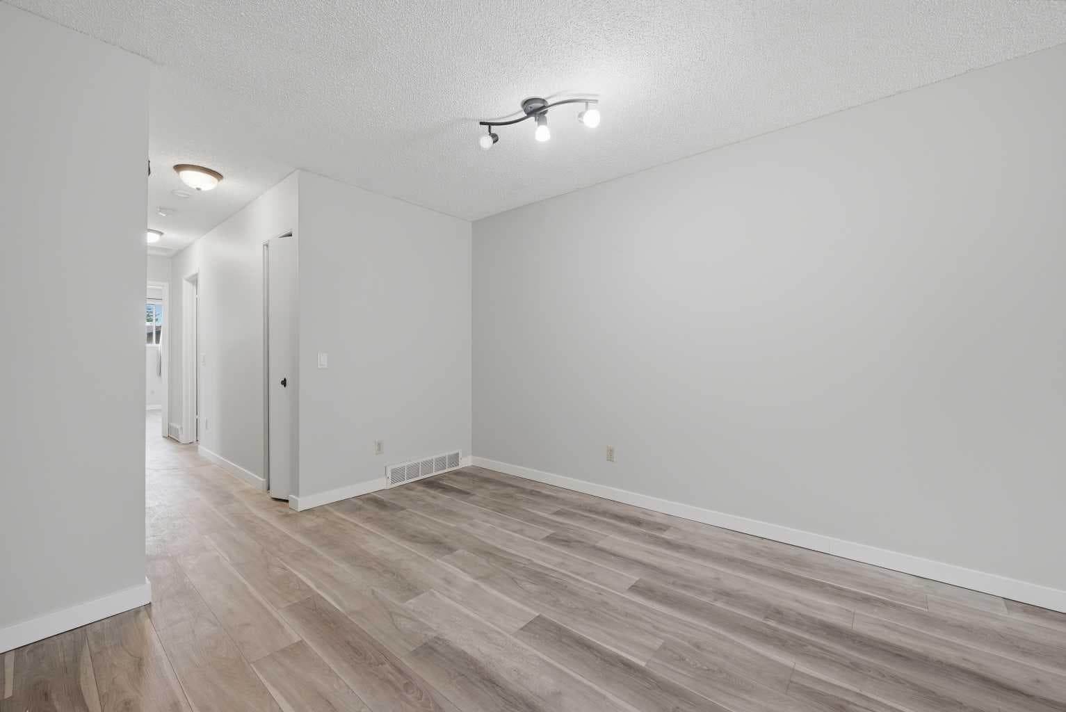 228 Berwick Drive NW