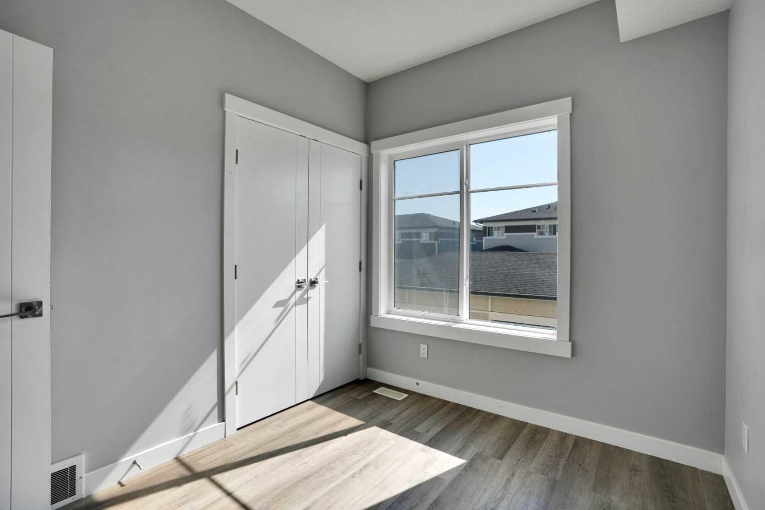 410, 95 Skyview Close NE
