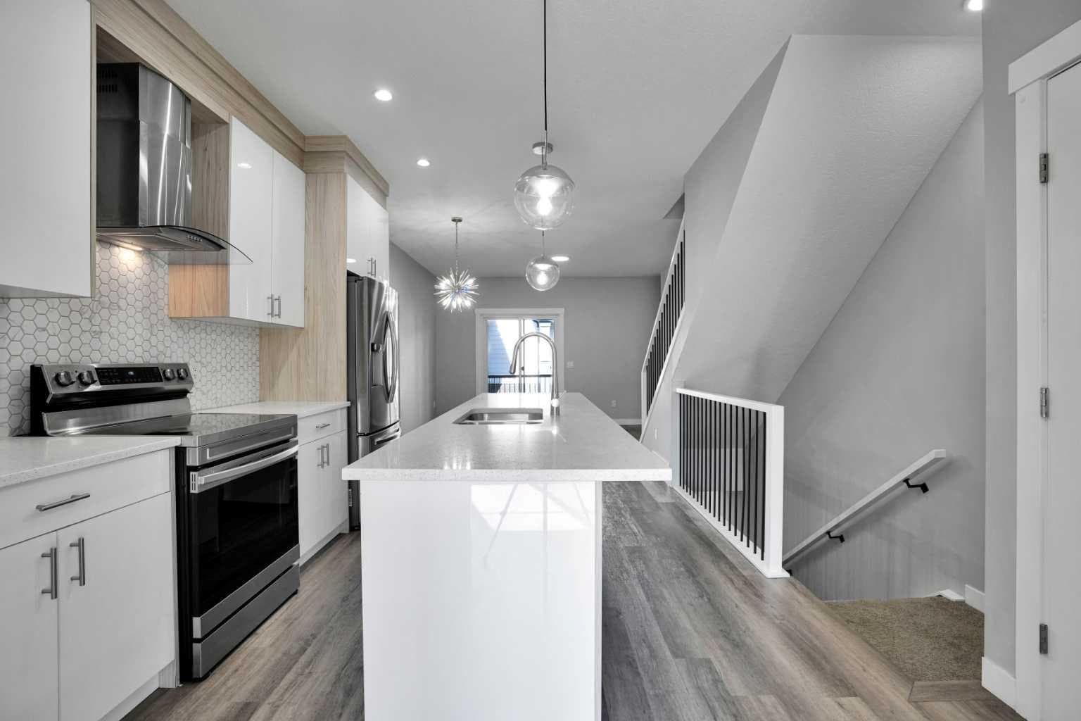 410, 95 Skyview Close NE