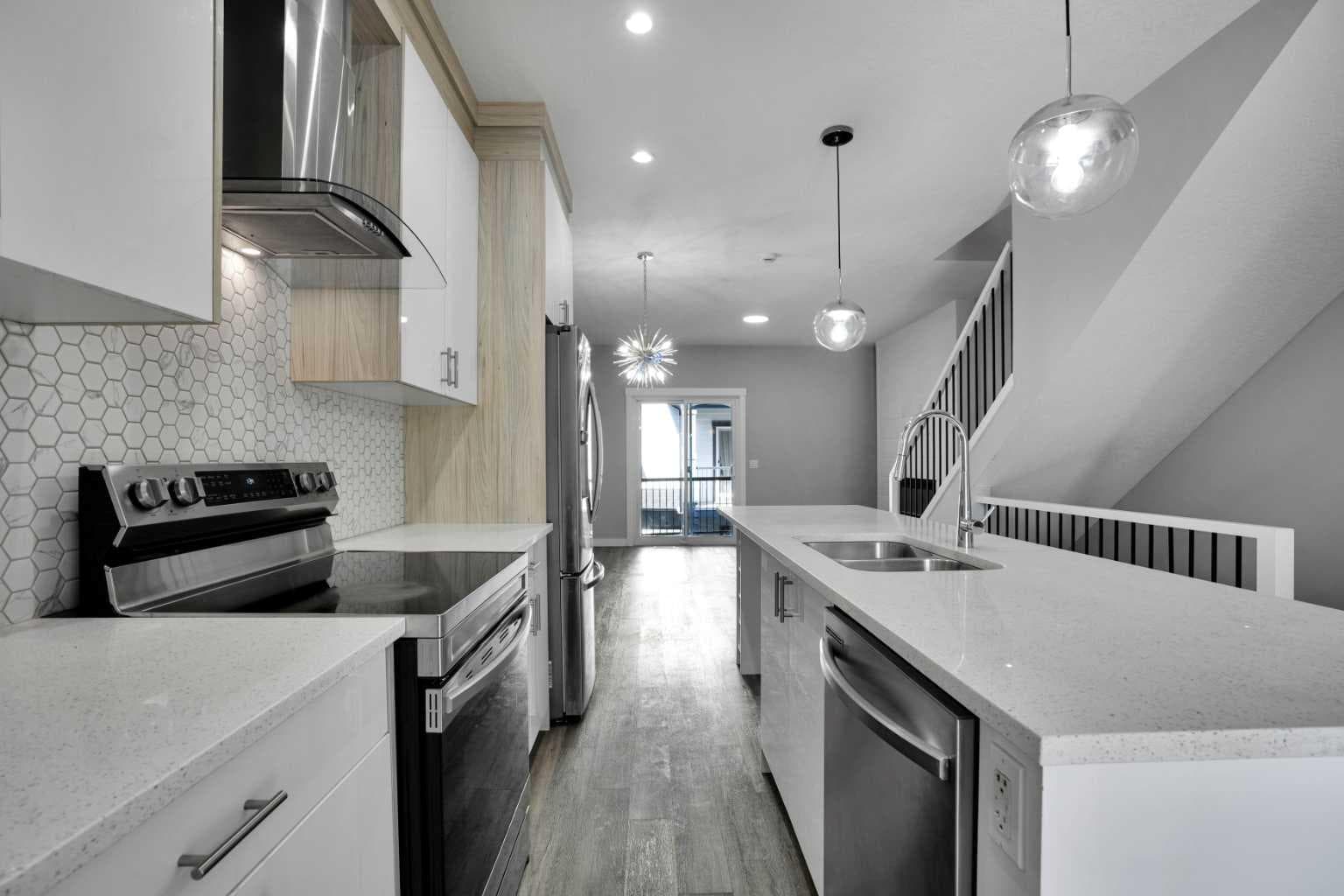 410, 95 Skyview Close NE