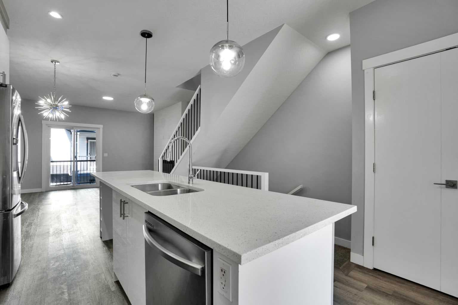 410, 95 Skyview Close NE