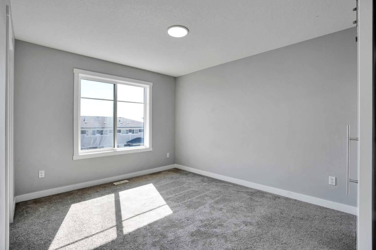 410, 95 Skyview Close NE